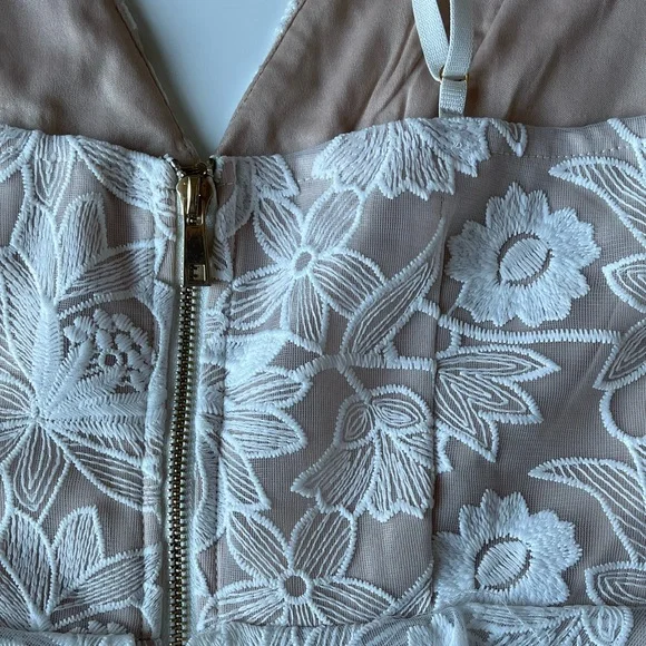 Elegant White Lace Peplum Dress - Picture 5 of 9